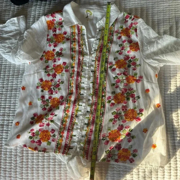 Fig and flower embroidered button-up top size L Tie front floral boho - Picture 8 of 10